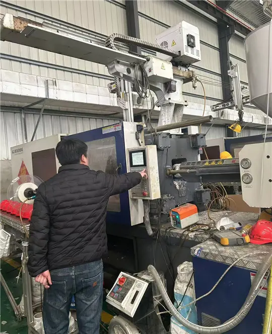 Xintuo safety helmet quality testing and performance validation