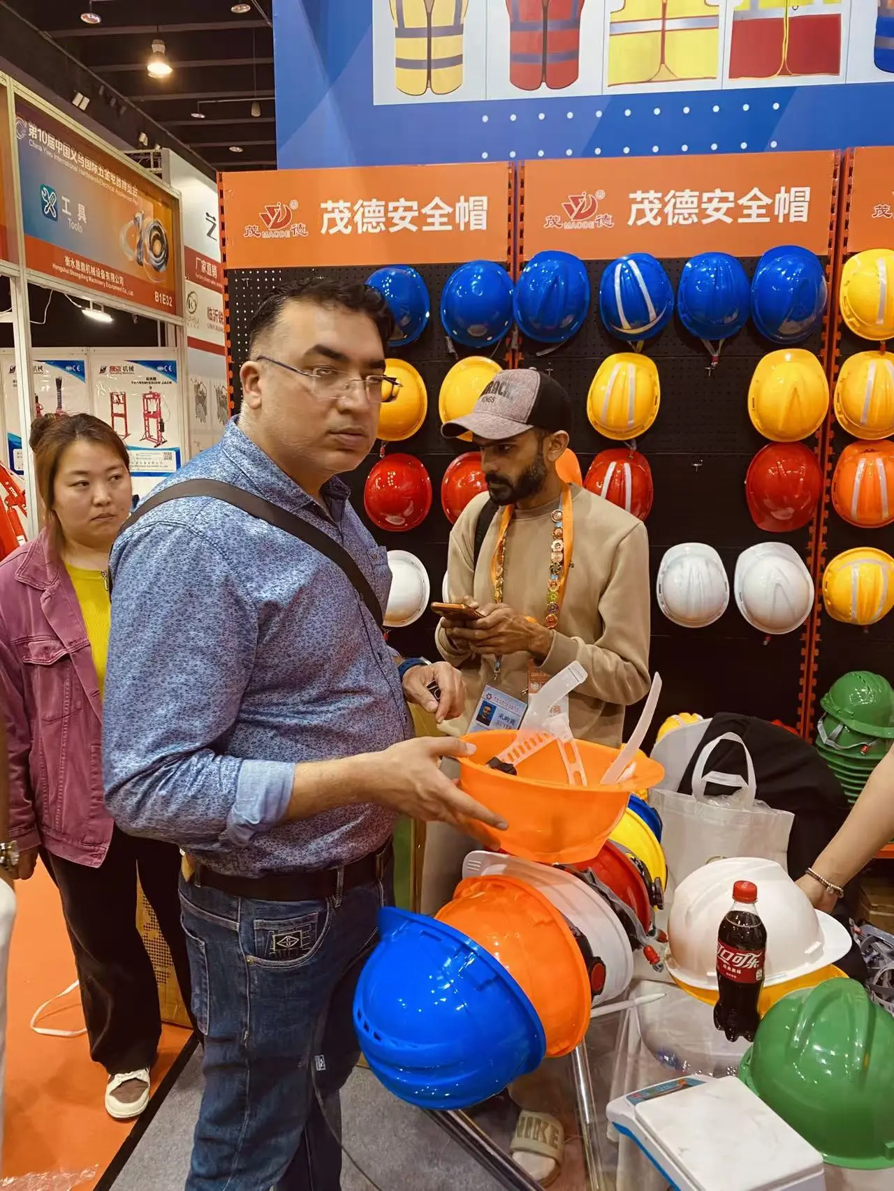 Xintuo safety helmet showcase at global labor protection exhibition
