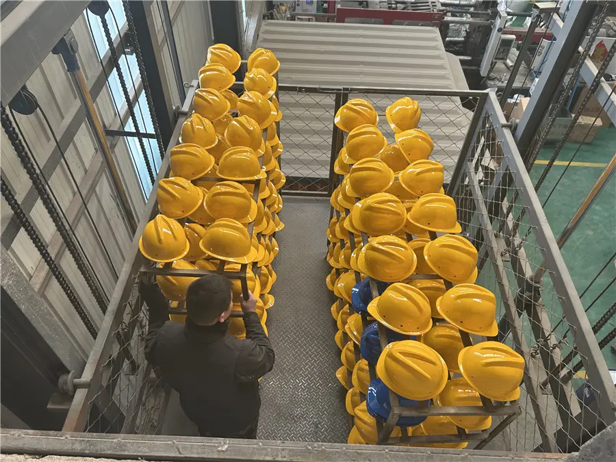 Xintuo ANSI approved safety helmet for manufacturing sector