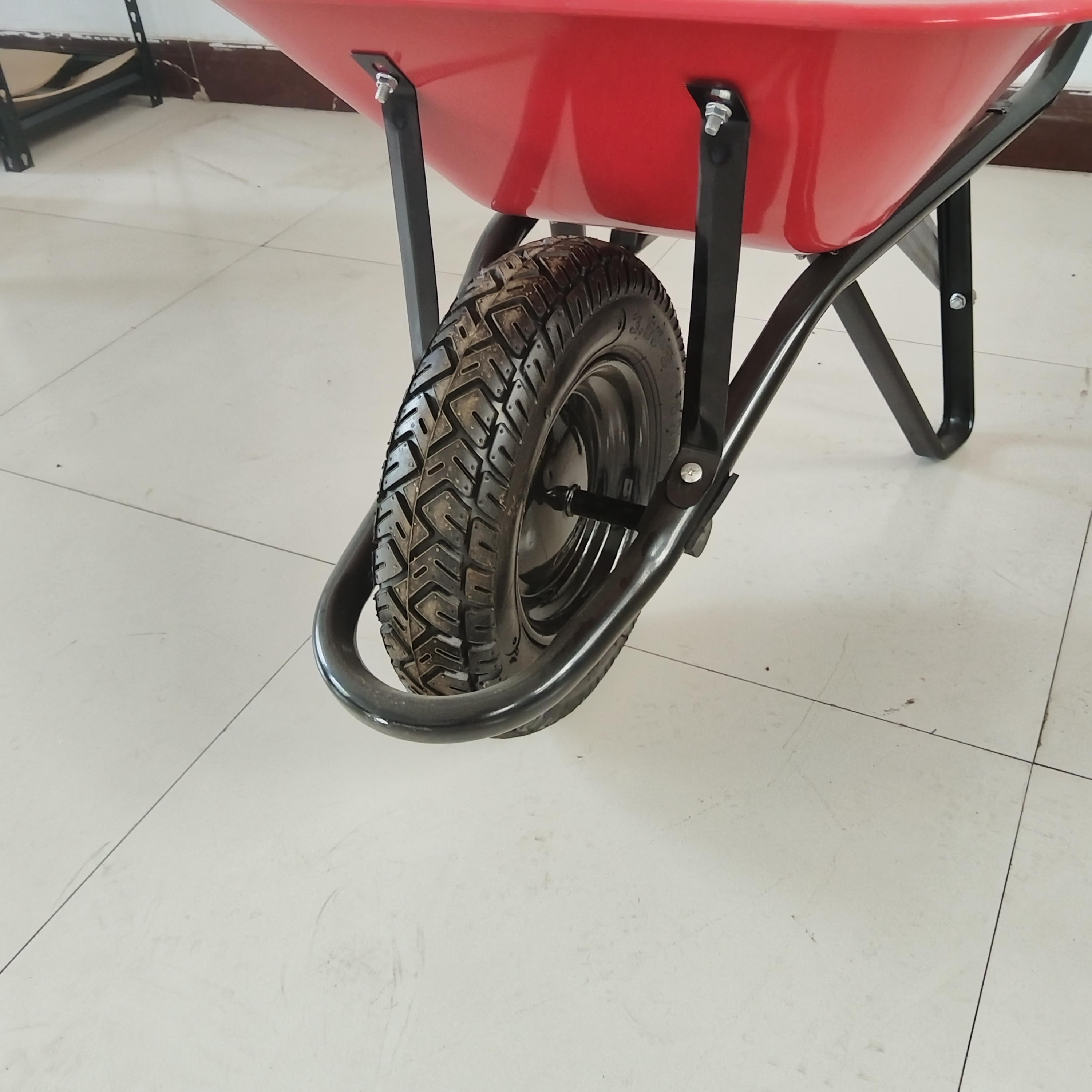 Professional Manufacturer Rust-Resistant Durable Wheelbarrow Wb6414 Galvanized Iron Trolley