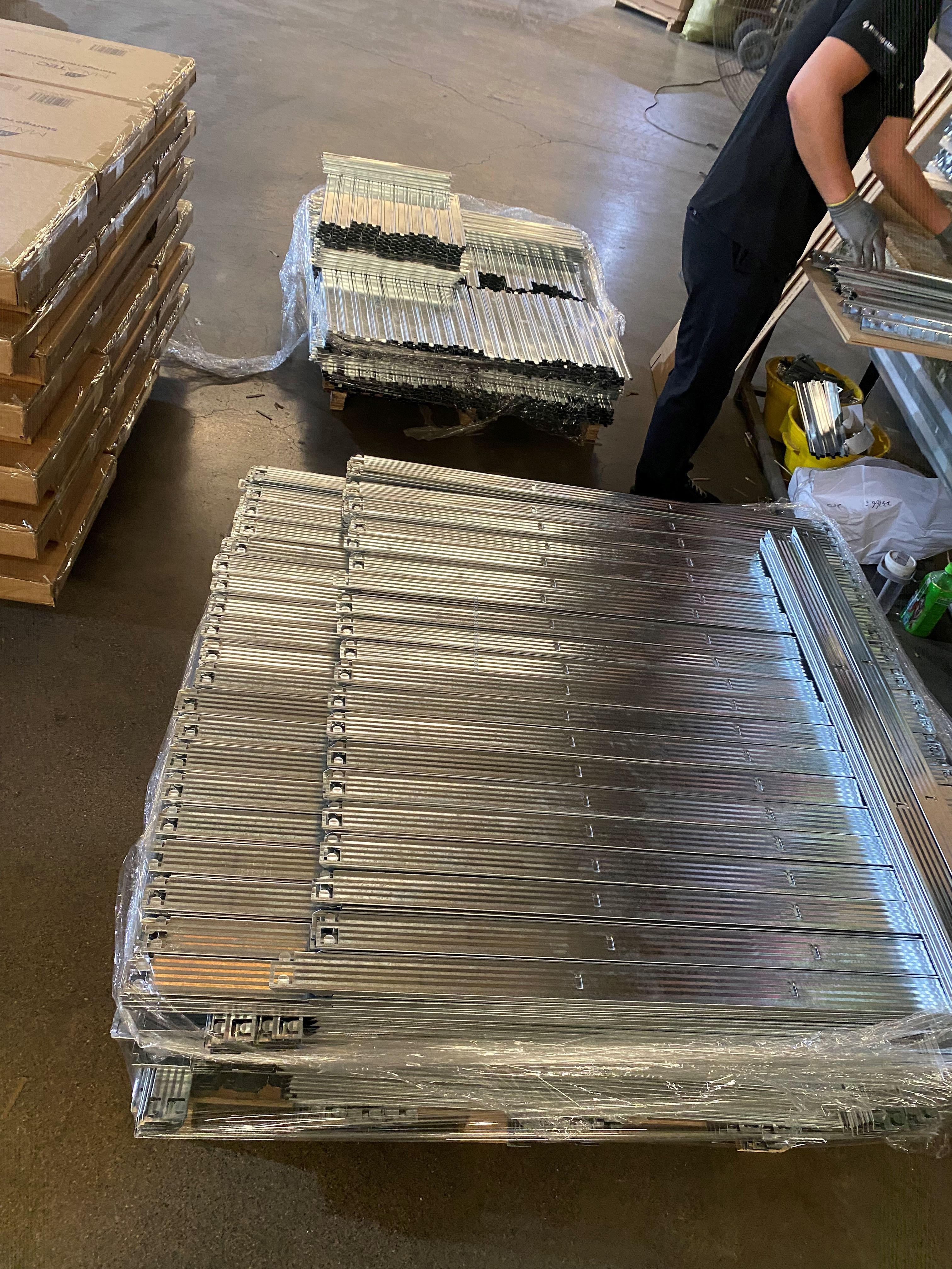 High Quality Large Capacity Galvanized Steel Industrial Storage Racks Factory Direct Sale Corrosion Protection Experienced