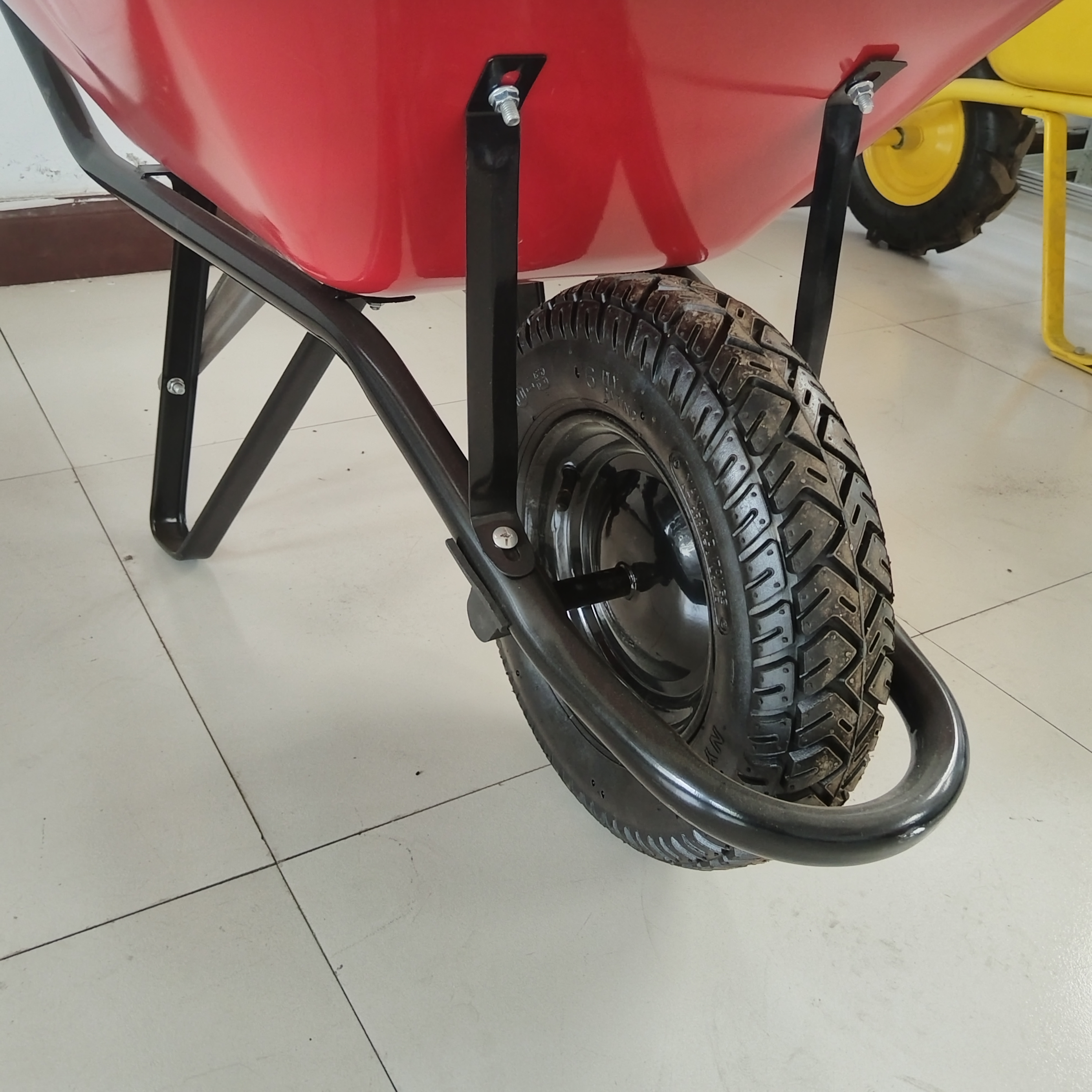 Professional Manufacturer Rust-Resistant Durable Wheelbarrow Wb6414 Galvanized Iron Trolley
