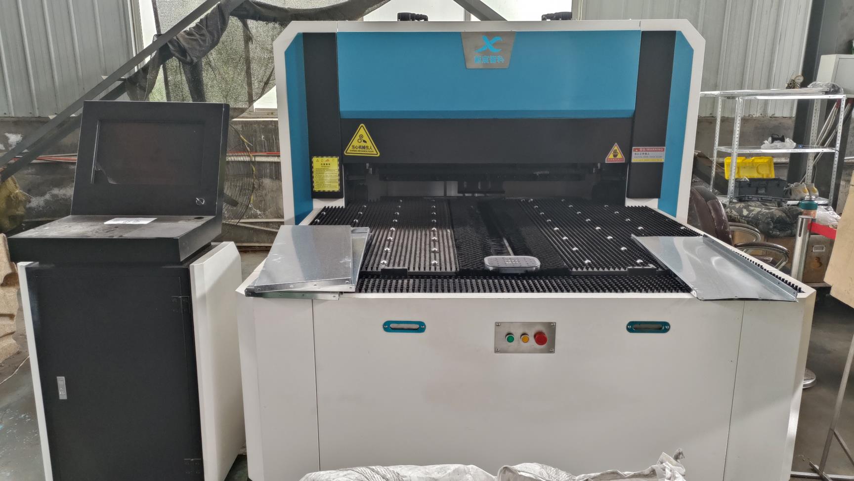 Automatic bending machine