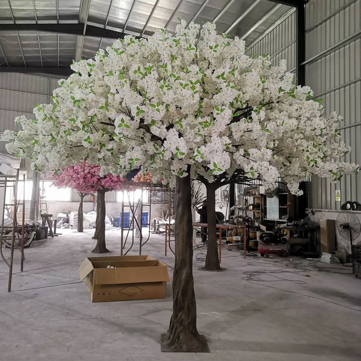 Wholesale Wedding Centerpiece Indoor Sakura Tree Artificial Silk Cherry Blossom Tree Cherry Blossom for Decoration