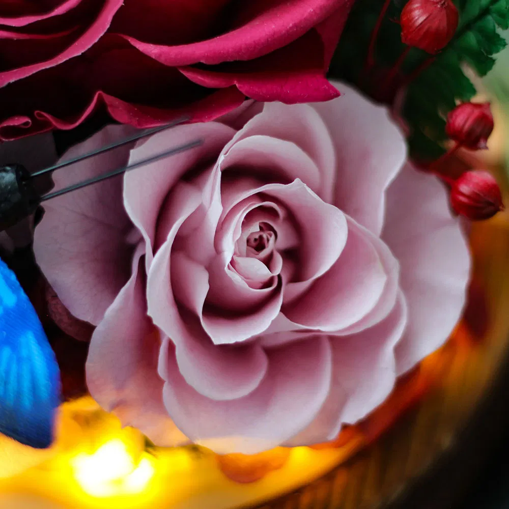 High Quality Wedding Gifts Forever Real Flowers Under Bell Everlasting Natural Eternal Preserved Roses in Glass Dome with LED Light