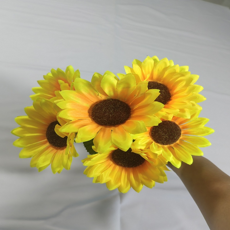 Large Quantity Realistic Artificial Sunflowers for Patio Decor Yellow Sunflower Bouquets Faux Flowers