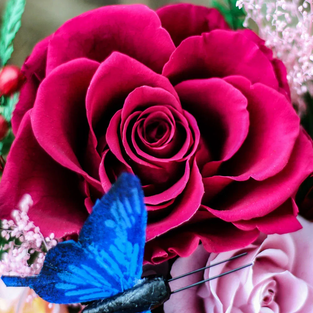 High Quality Wedding Gifts Forever Real Flowers Under Bell Everlasting Natural Eternal Preserved Roses in Glass Dome with LED Light