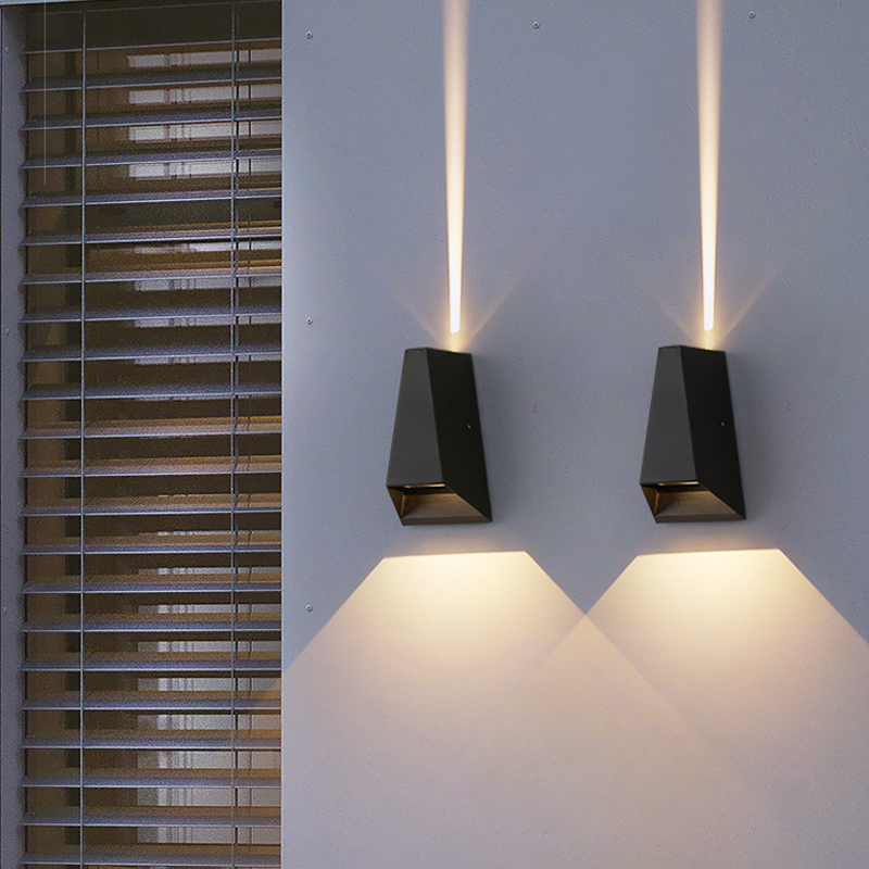 Wholesale Triangle Wall Lamp with IP65 DC12/24/110/220V LED Light Source Special Good Price for Outdoor Use