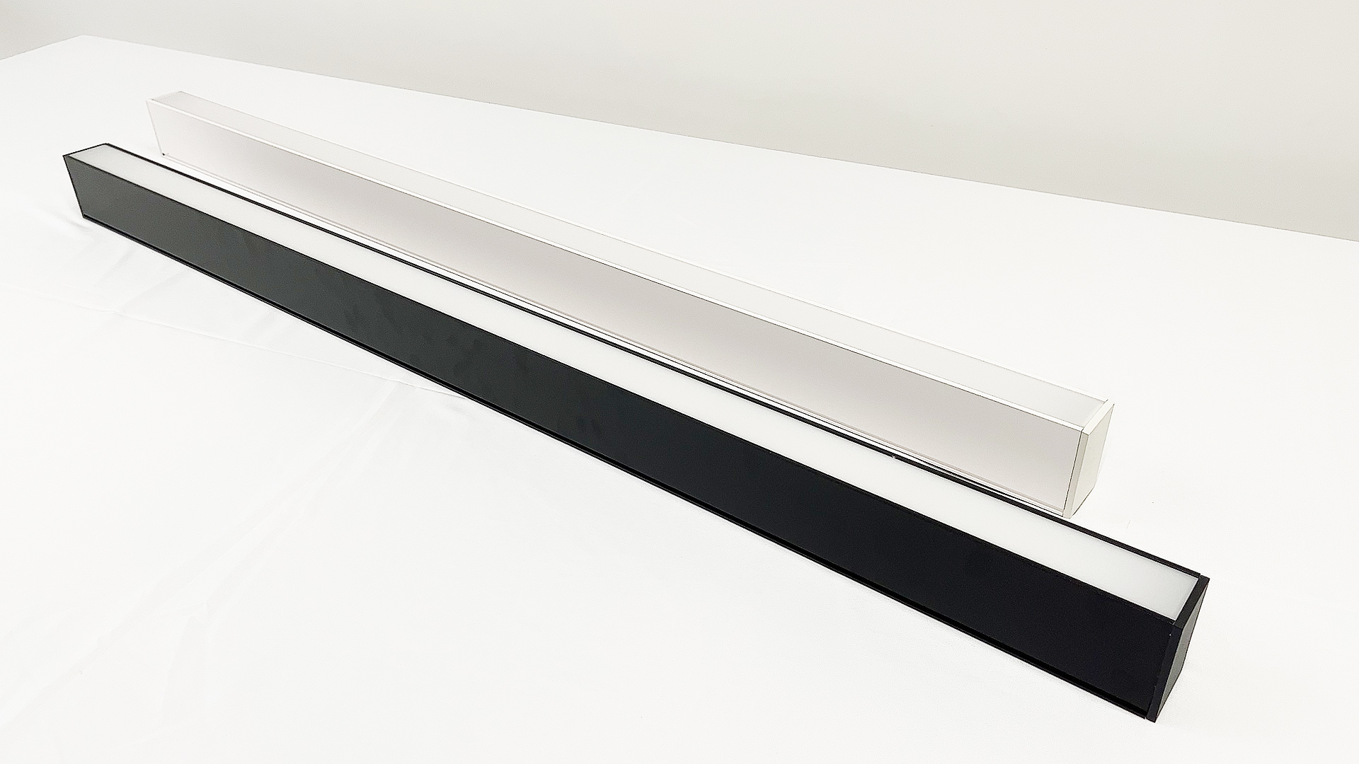 Wall-Mounted Aluminum LED Linear Light Pendant Suspended Design with up and Down Lights for Office Enhanced Lighting