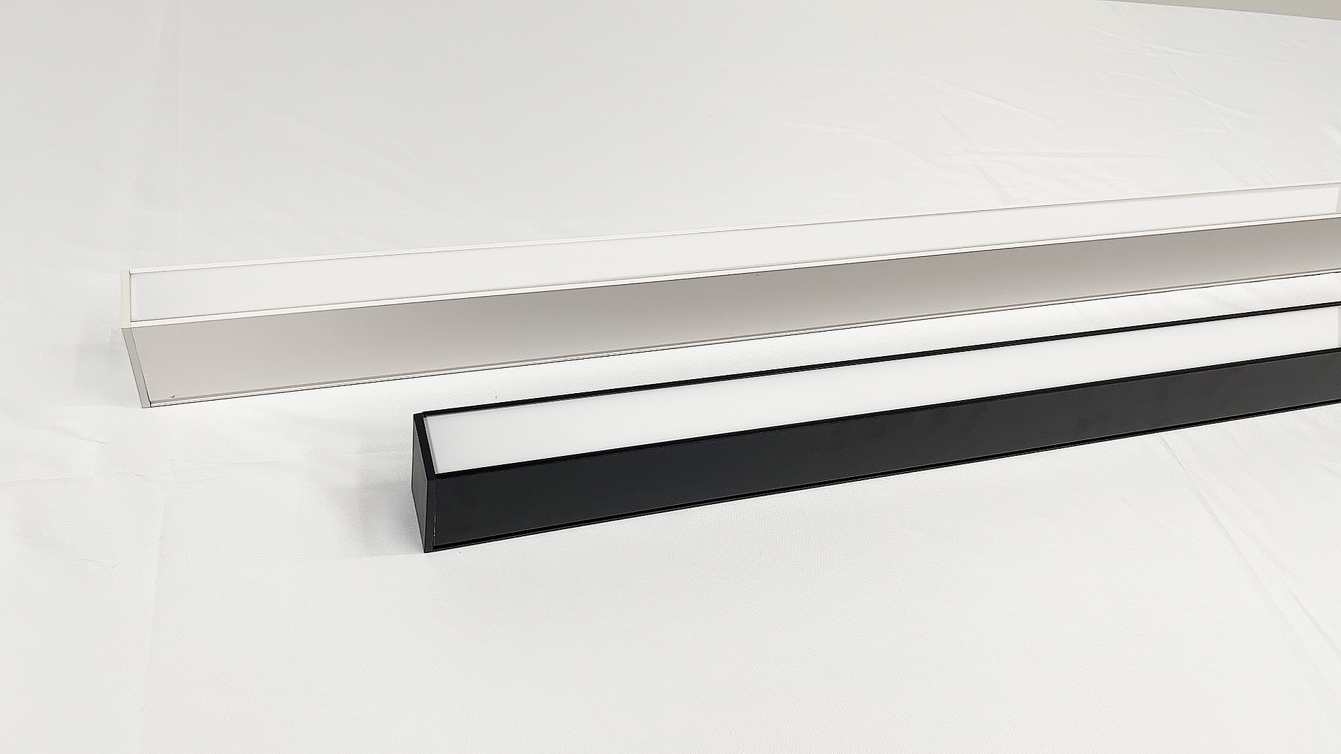 Wall-Mounted Aluminum LED Linear Light Pendant Suspended Design with up and Down Lights for Office Enhanced Lighting