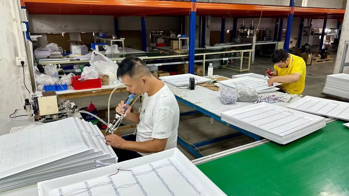 Xolle Light LED lighting welding process on production line