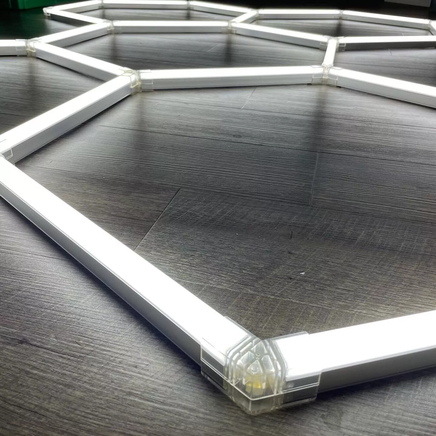 Customized Honeycomb LED Garage Detailing Lights IP44 Rated 6500K AC 170-264V Super Bright for Car Repair Workshop