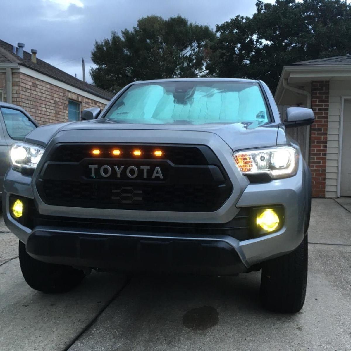 For 16-19 Tacoma Off-Road SUV Grid Warning Small Yellow Light Car LED Driving Decorative Light Auto Mid-Net Daytime Running Lamp