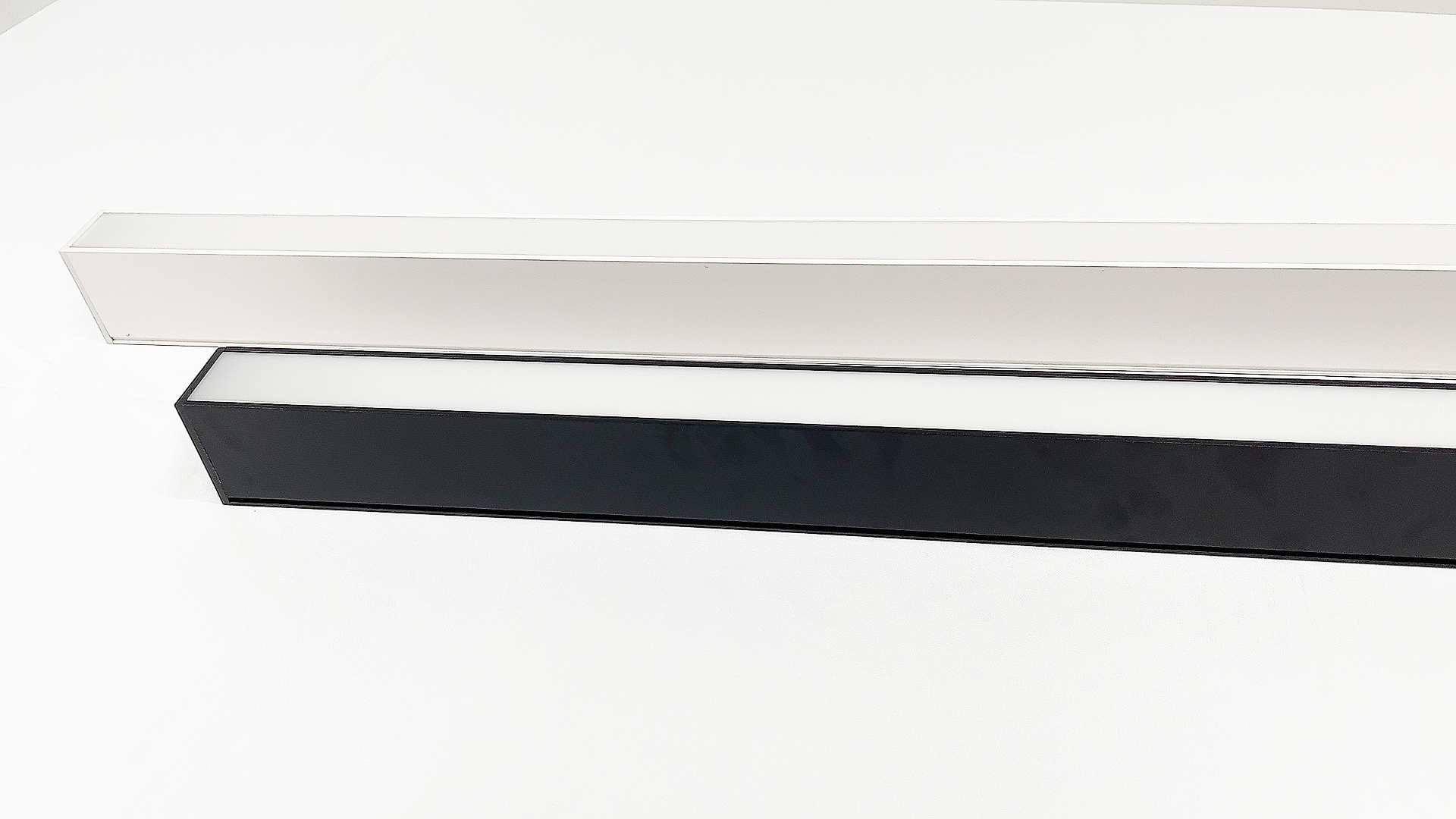 Wall-Mounted Aluminum LED Linear Light Pendant Suspended Design with up and Down Lights for Office Enhanced Lighting