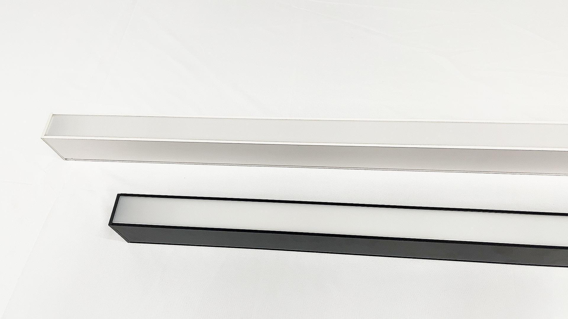 Wall-Mounted Aluminum LED Linear Light Pendant Suspended Design with up and Down Lights for Office Enhanced Lighting