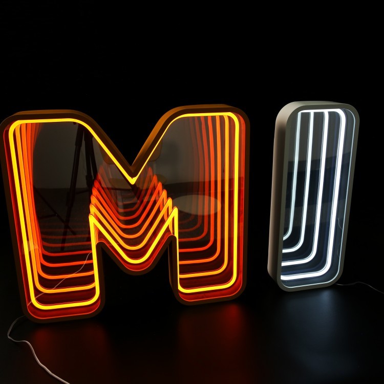 Infinite mirror sign