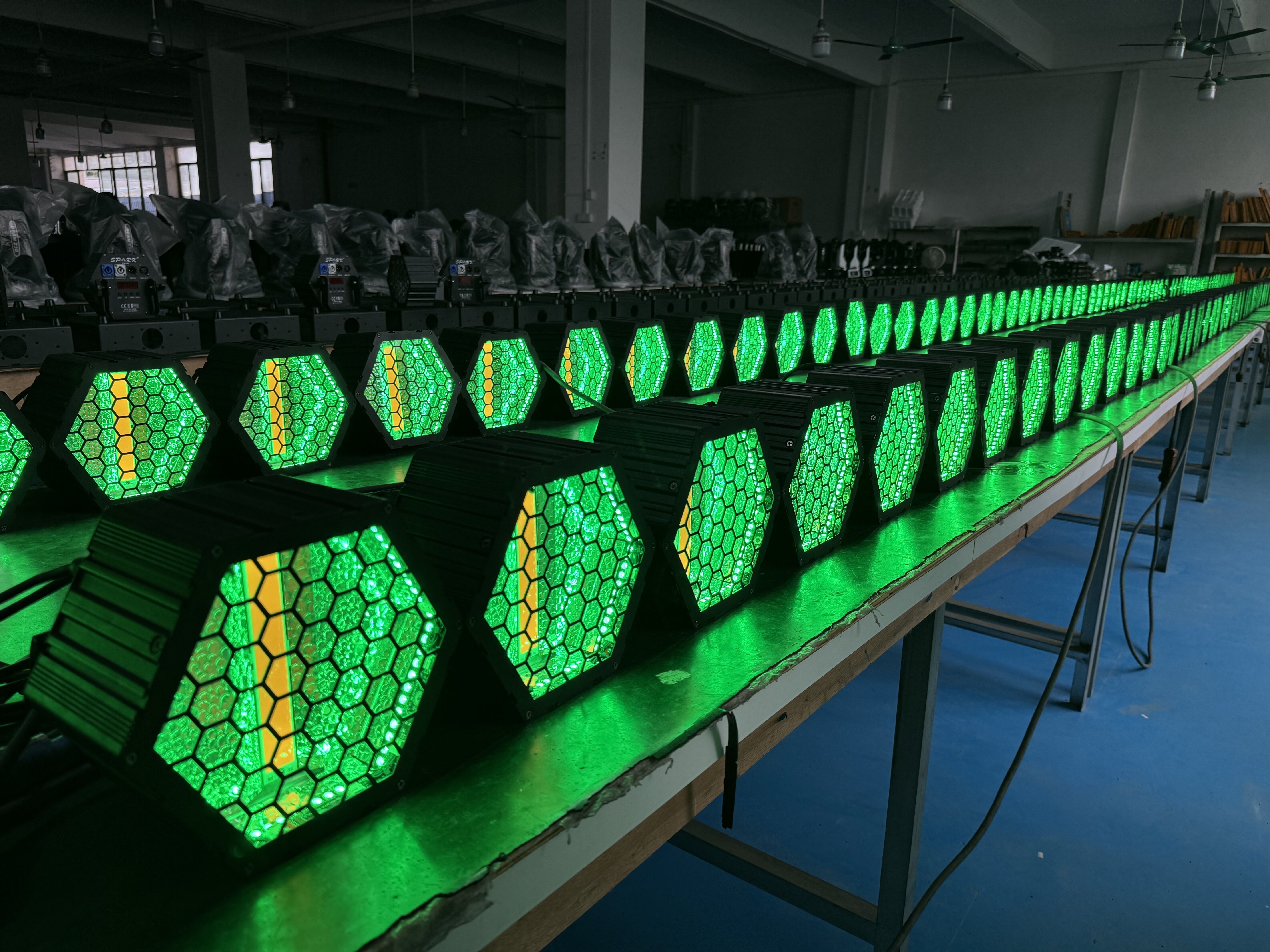 High Quality 250W LED Single Retro Light Hexagonal Honeycomb COB Stage Light RGBW Vintage Effect Light Bar Club Disco DMX512