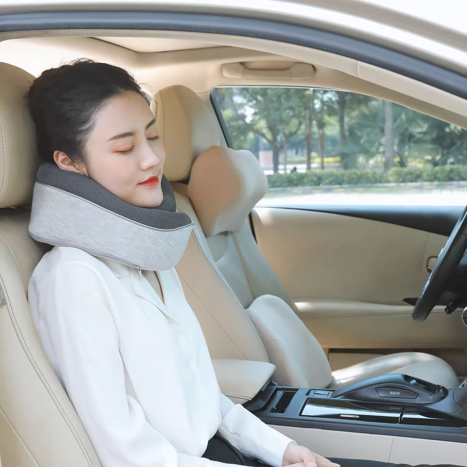 Memory Foam Neck Travel Pillow Detail