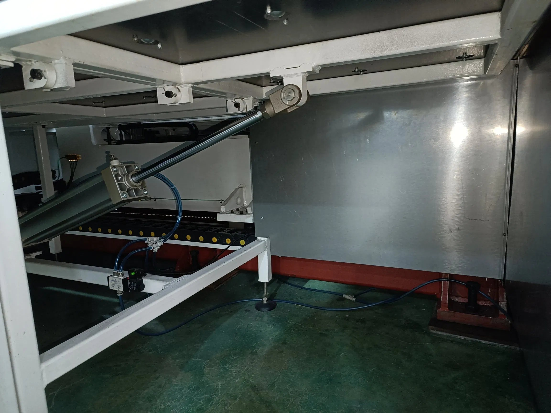 32 Tools, 4 Auto Index Rotating Stations Printing Words in Steel Plate CNC Full Electro- Servo Turret Punch Machine