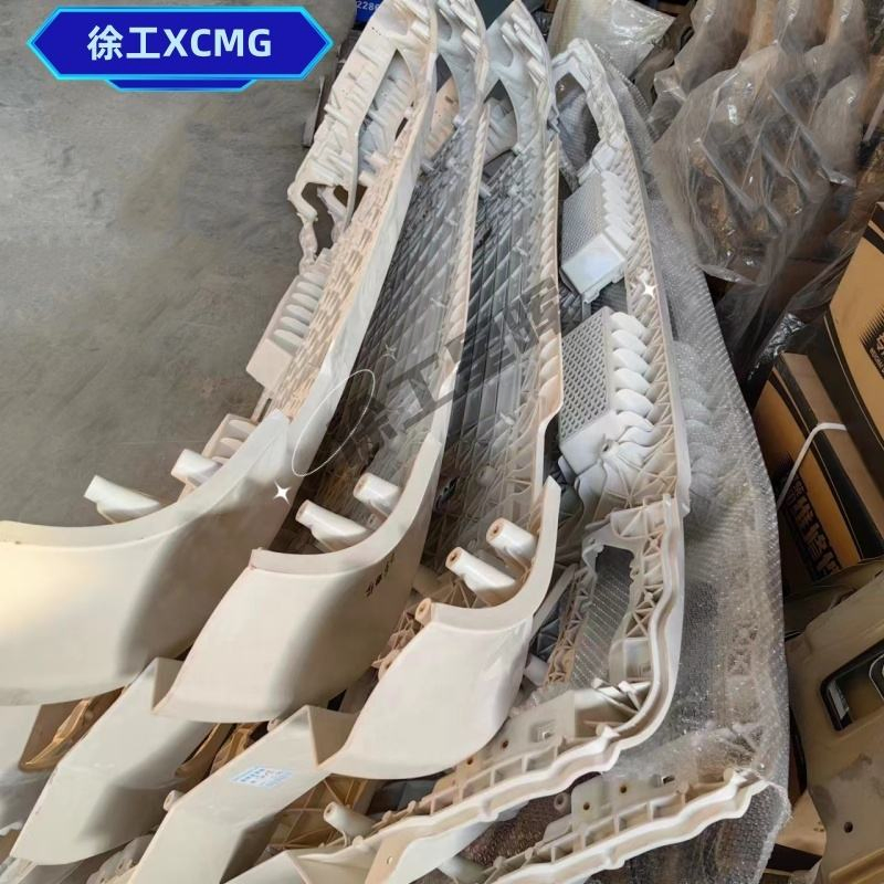 Original Truck Parts China Truck Auto Body Parts 28EWZF411R-03126 Bumper Body New Energy