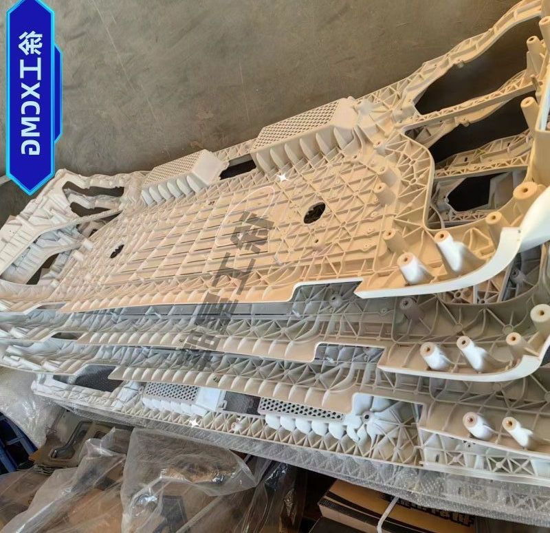 Original Truck Parts China Truck Auto Body Parts 28EWZF411R-03126 Bumper Body New Energy