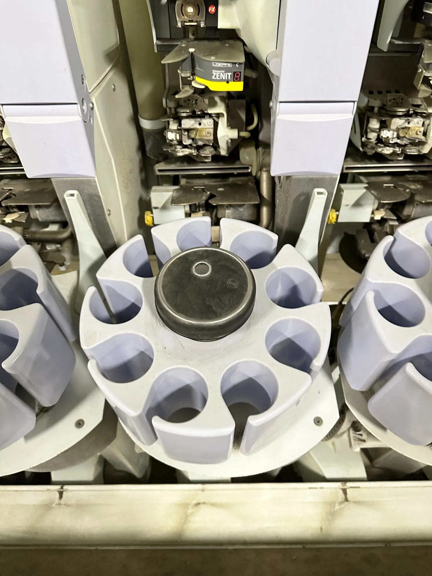 Used Schlafhorst Auto Coner X5 Year 2013 60 Spindles Loepfe Zenit Yarn Clearer Only Worked for 20000 Hours Before Stopped