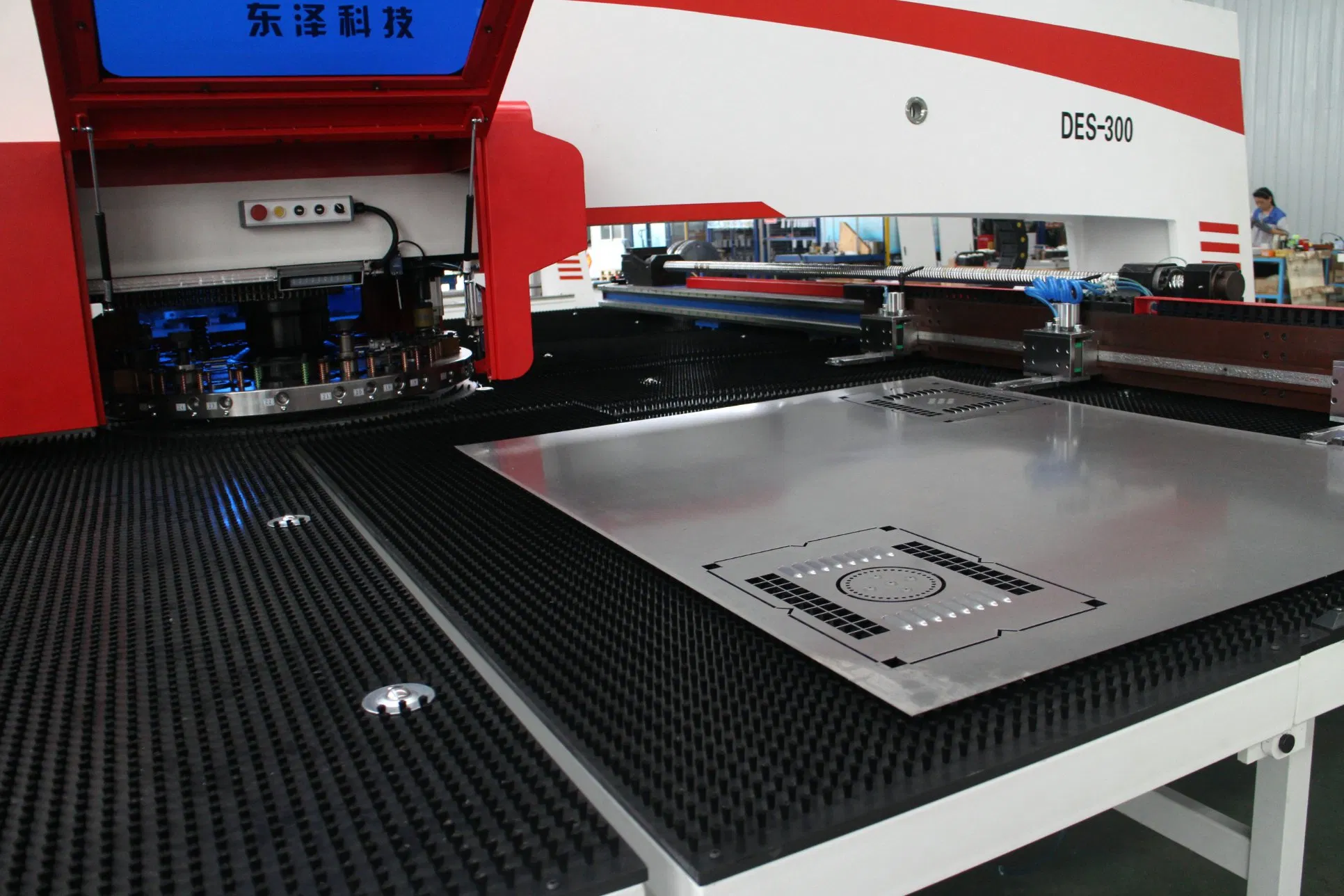 4 Auto Index Rotating Stations Printing Words in Metal Sheet Steel Plate CNC Full Electro- Servo Turret Punch Machine