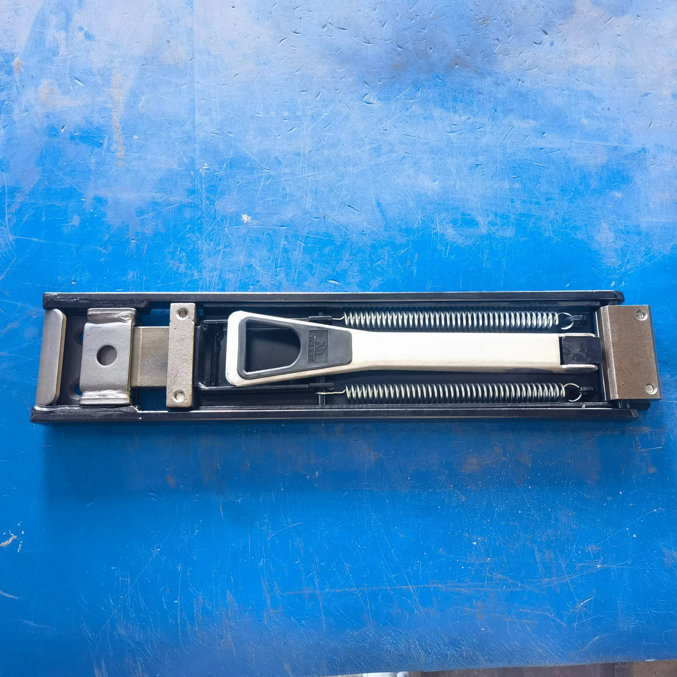 Heavy Duty Casting Parts Steel Sheet Metal Fabrication for Truck Trailer Lock with Zinc Plating