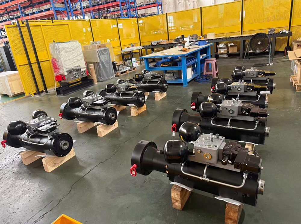 Xuanda 300kN hydrostatic servo cylinder passing customer acceptance
