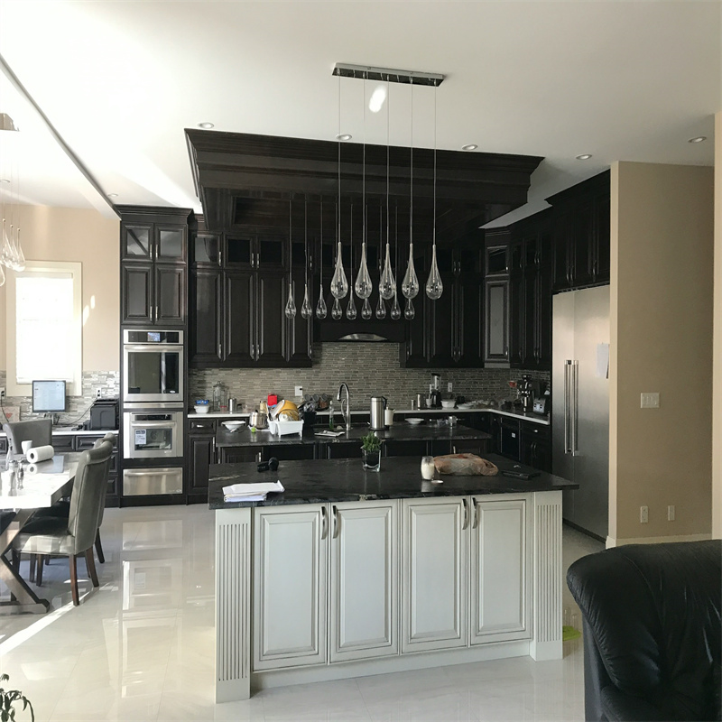 Unidade de Armário de Cozinha com Bancada de Quartzo Integrada e Base de Pia de Cerâmica
