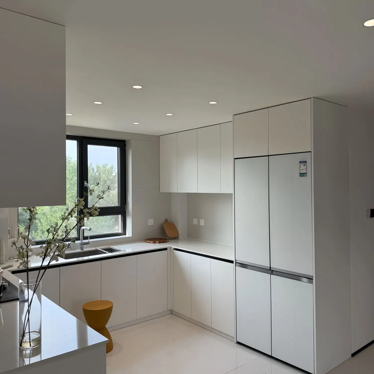 Armário de Cozinha em Vinil Luxuoso com Plywood e Bancada de Mármore Preto, Armário Modular de Armazenamento para Cozinha
