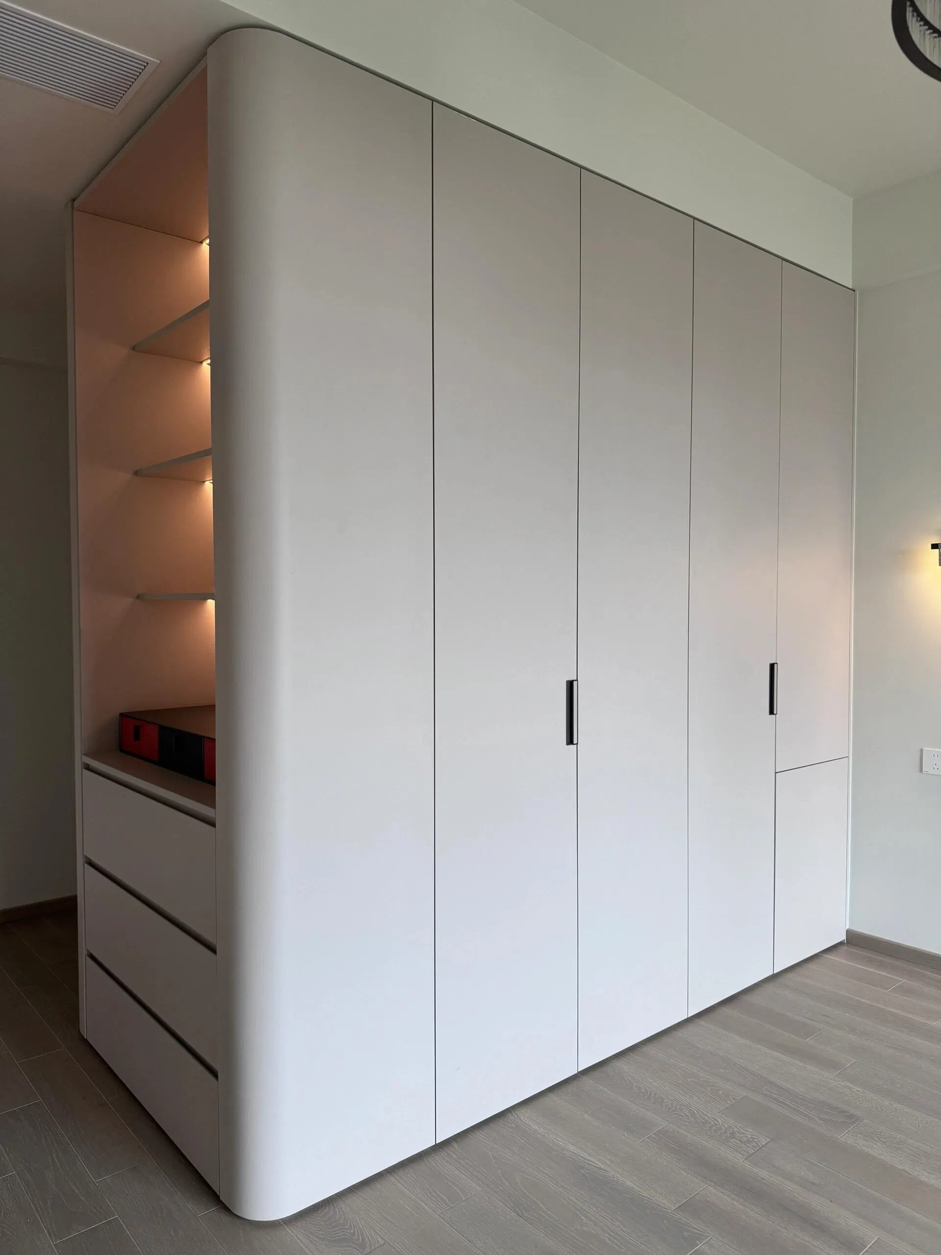 Nova Chegada Design de Armário Moderno Luxuoso Personalizado em Madeira Sólida Armários Altos para Sala de Estar Móveis Armários de Cozinha