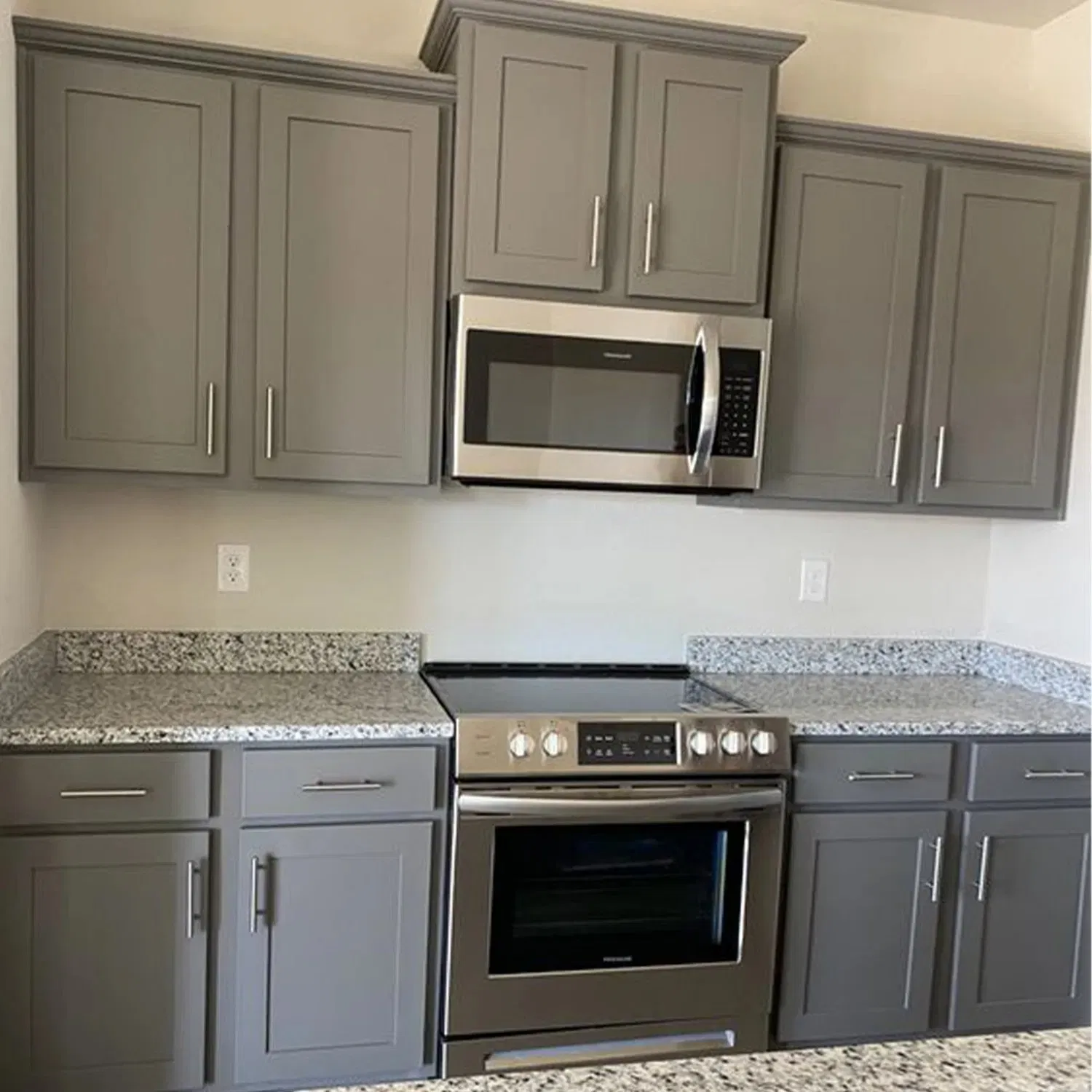 Armário de Base em Madeira Sólida Cinza Claro com Fechamento Suave Sanyang para Cozinha Modular
