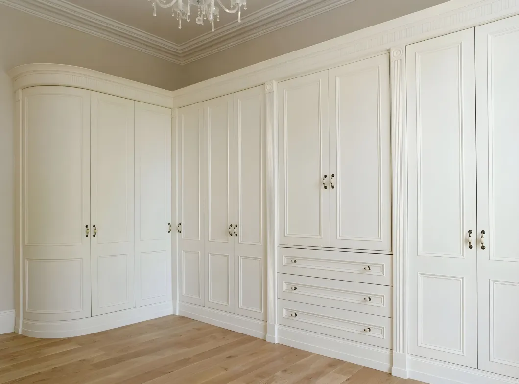 Design de Armários de Quarto em Madeira Sólida Branca Europeia com Porta de Vidro e Faixa de Luz