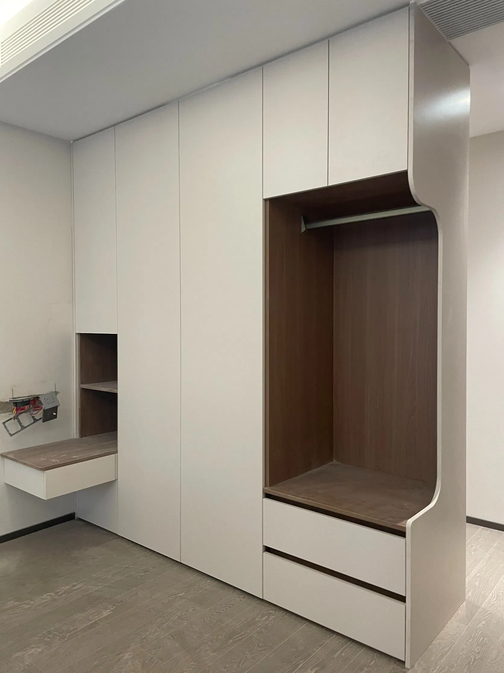 Nova Chegada Design de Armário Moderno Luxuoso Personalizado em Madeira Sólida Armários Altos para Sala de Estar Móveis Armários de Cozinha