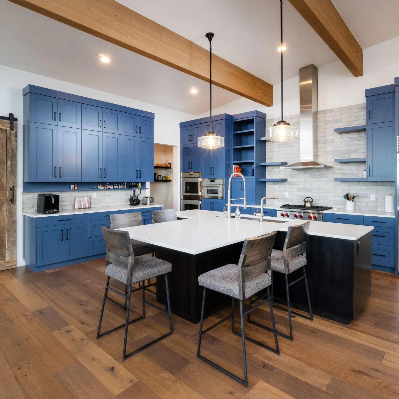 Designs de Armários de Parede de Luxo de Grande Capacidade para Remodelação de Cozinha Ilha de Cozinha Azul