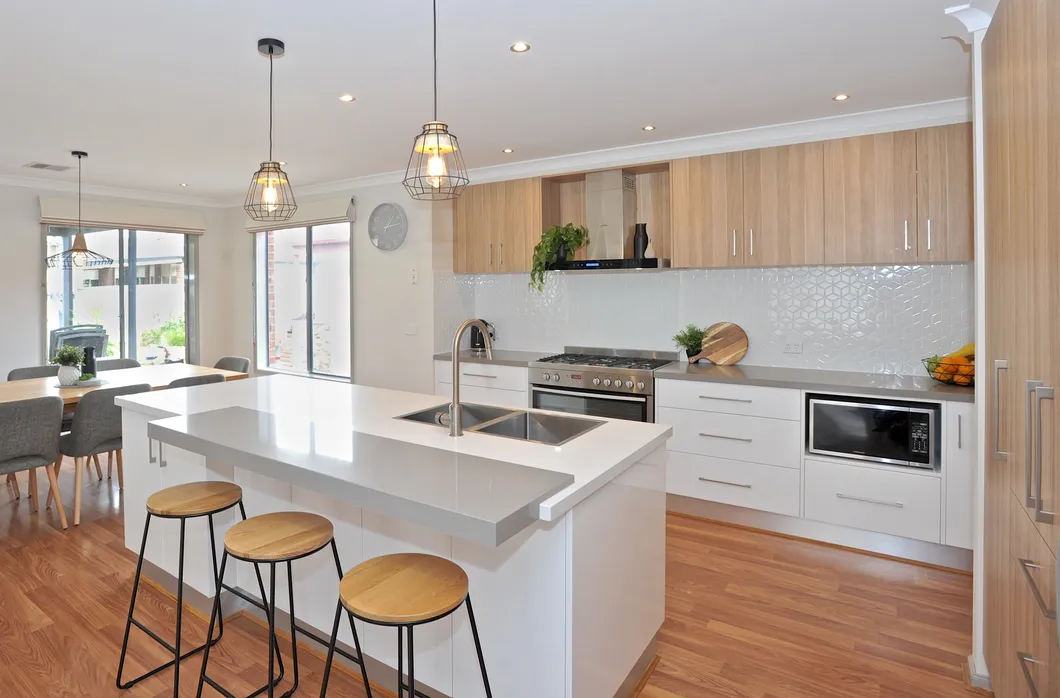 Armário de Cozinha Personalizado em Plywood com Porta Temperos