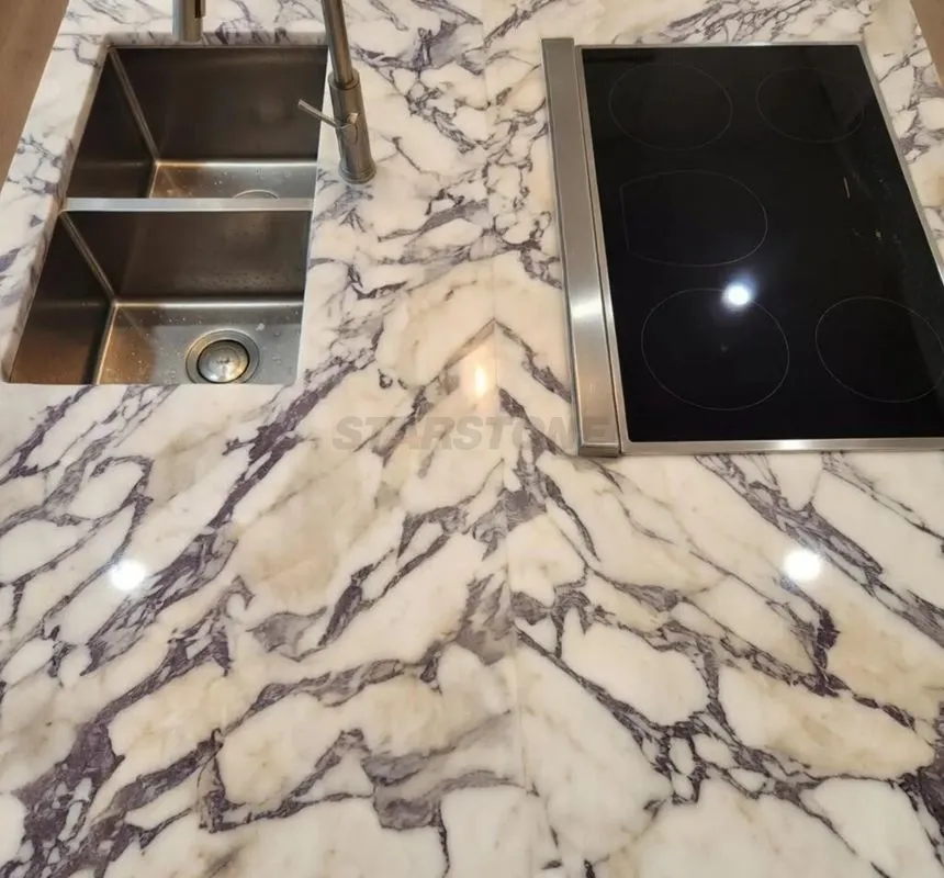Ilha de Cozinha de Mármore Calacatta Viola Personalizada de Luxo com Topo de Contraposição Roxo e Branco para Interiores Residenciais e Comerciais Modernos