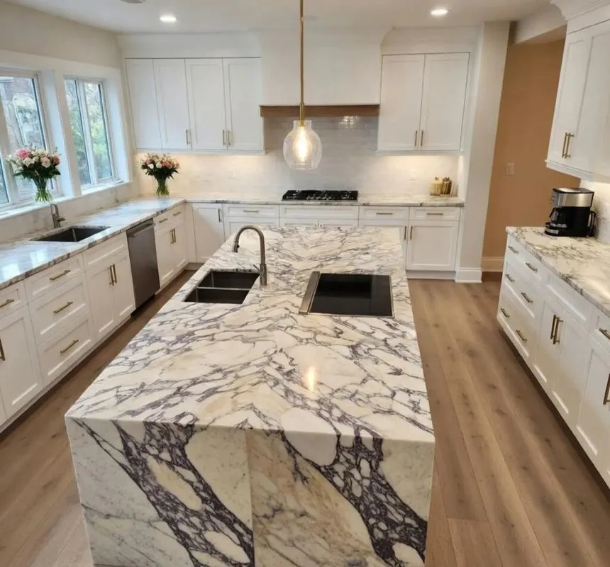 Ilha de Cozinha de Mármore Calacatta Viola Personalizada de Luxo com Topo de Contraposição Roxo e Branco para Interiores Residenciais e Comerciais Modernos