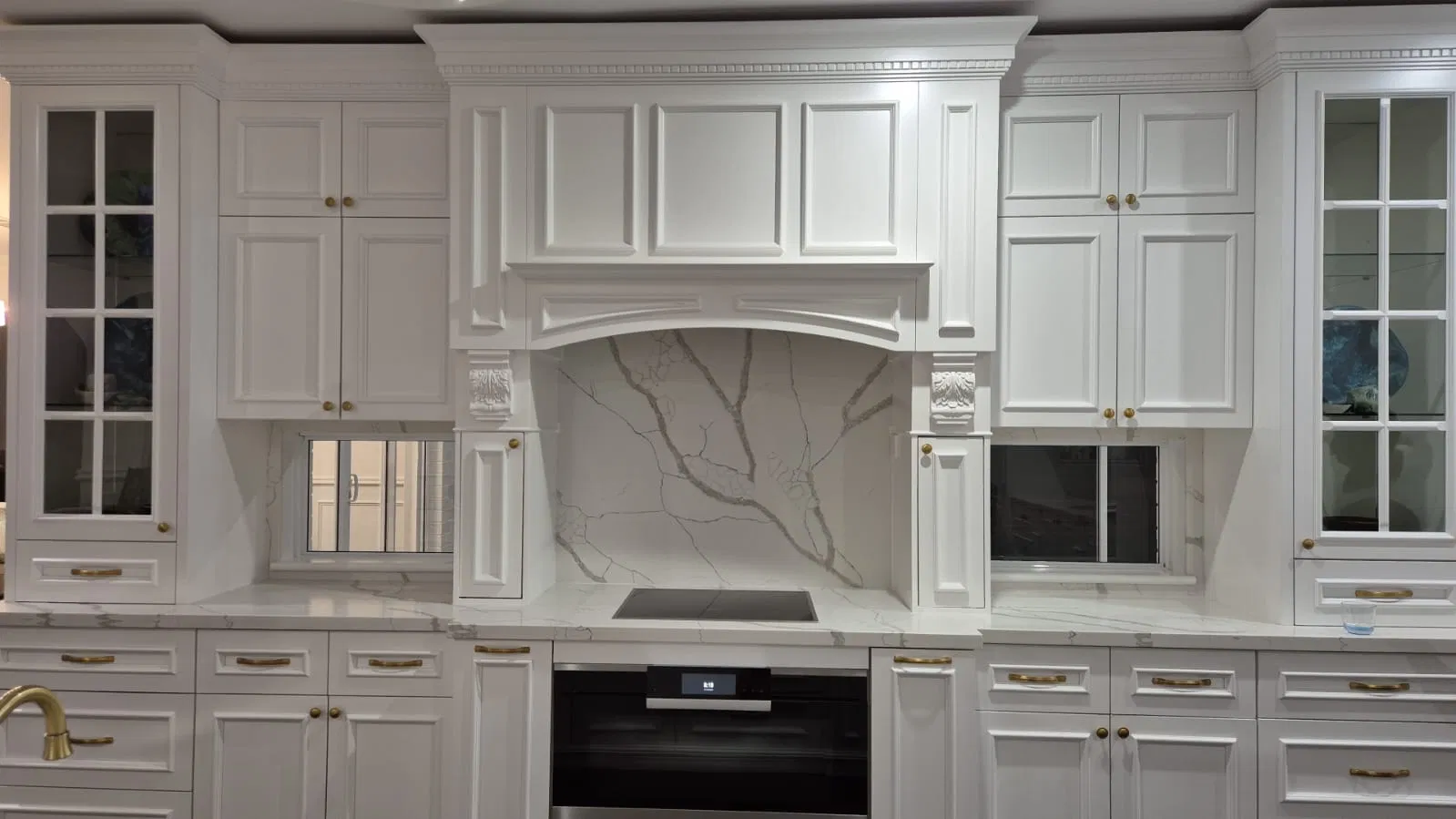 Estilo de Design Antigo Modular Portas de Vidro Ilha Armário de Cozinha Moderno em Madeira Sólida