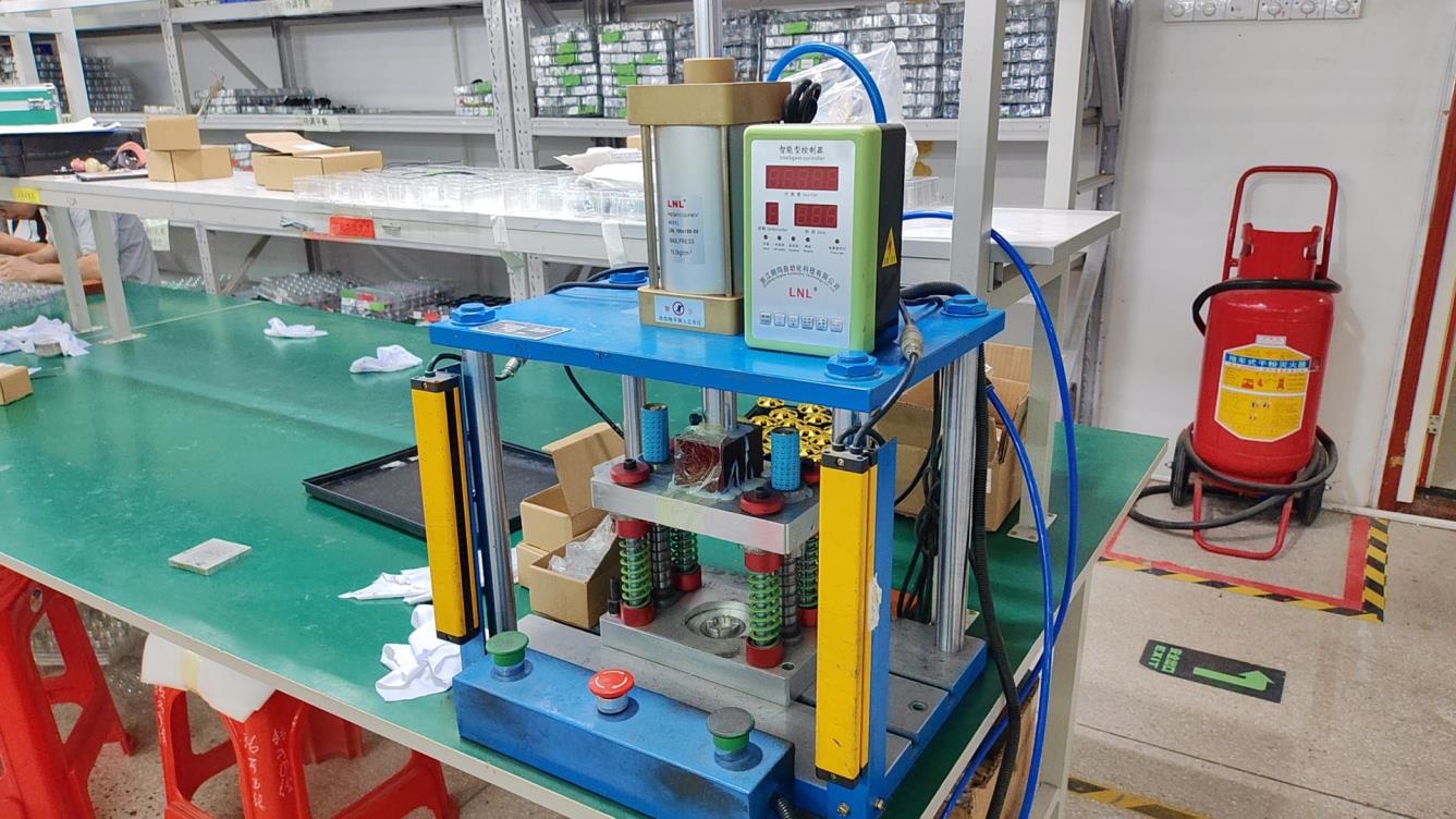 Pneumatic press for motor component assembly and pressing