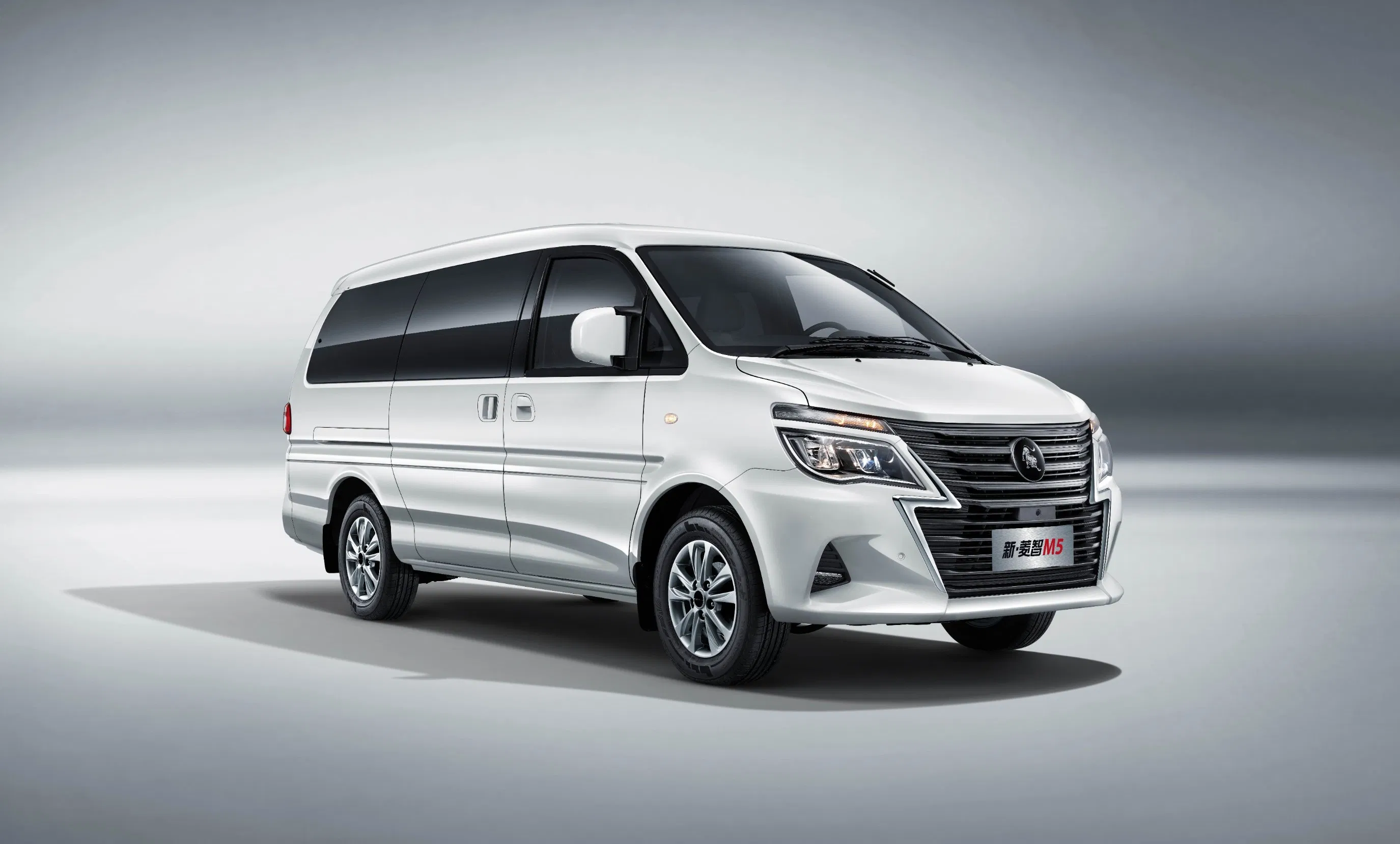Forthing Lingzhi M5 Furgón con Suspensión Mejorada y Diseño de Doble Brazo
