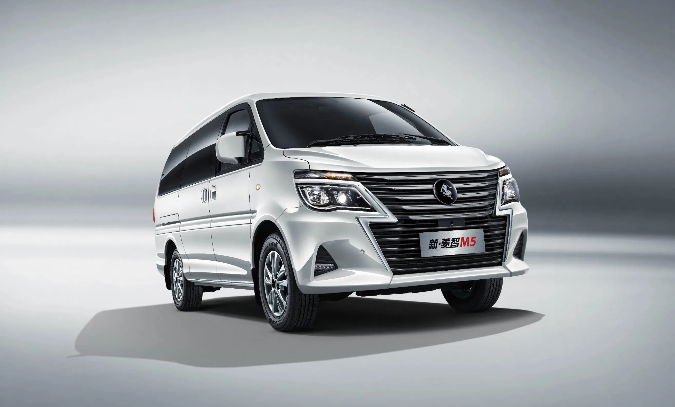 Forthing Lingzhi M5 Furgón con Suspensión Mejorada y Diseño de Doble Brazo