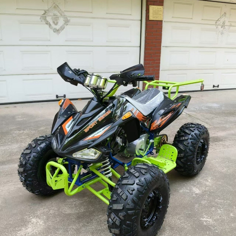 Vehículo ATV todoterreno con suspensión de doble brazo oscilante y frenos de disco hidráulicos para mayor seguridad