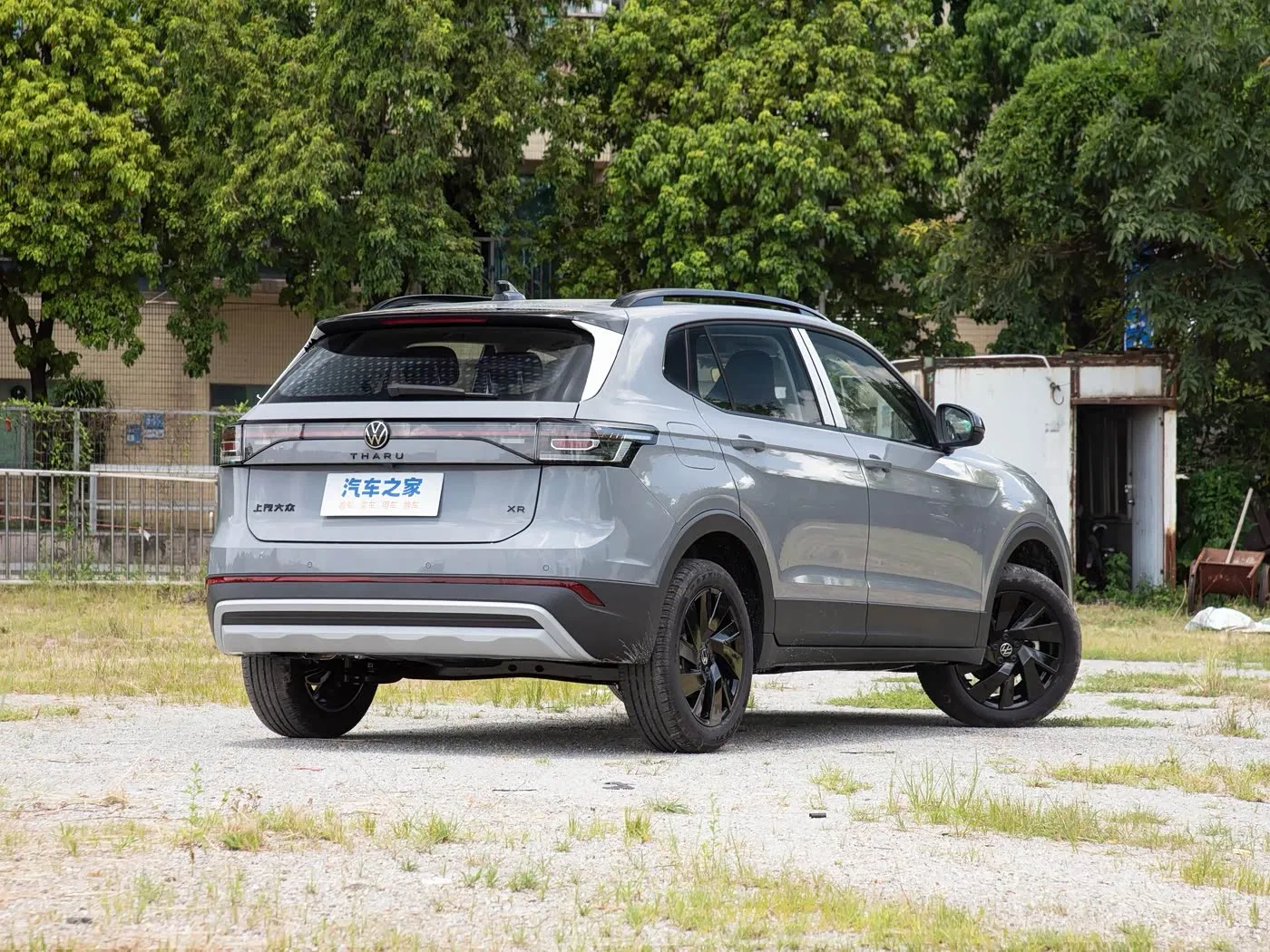 SUV Pequeño VW Taaru: Solución de Transporte Familiar Económica