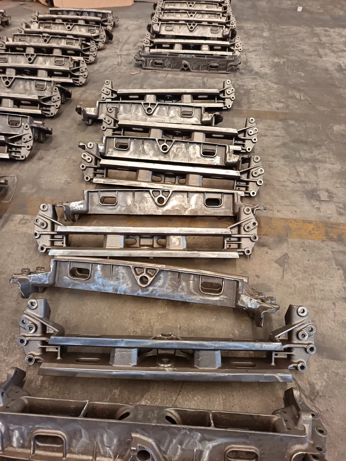 Servicio personalizado de fundición de acero dúctil, acero al carbono y acero aleado para hardware metálico de vehículos OEM, mecanizado CNC para piezas de carrocería de camiones, remolques y componentes no estándar de tractores