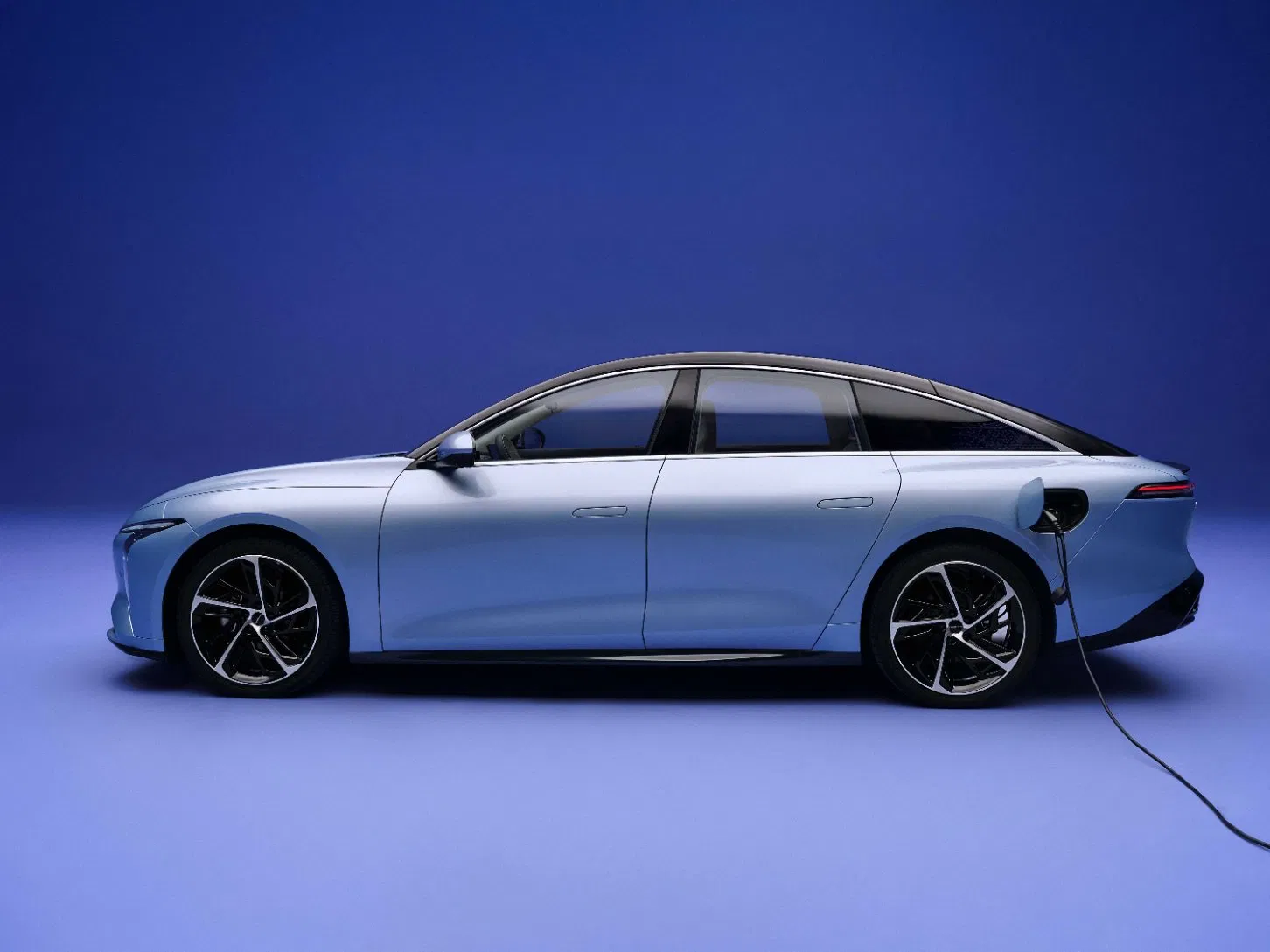 Forthing S7 Vehículo Eléctrico Premium con Sistema de Suspensión Trasera de Doble Brazo
