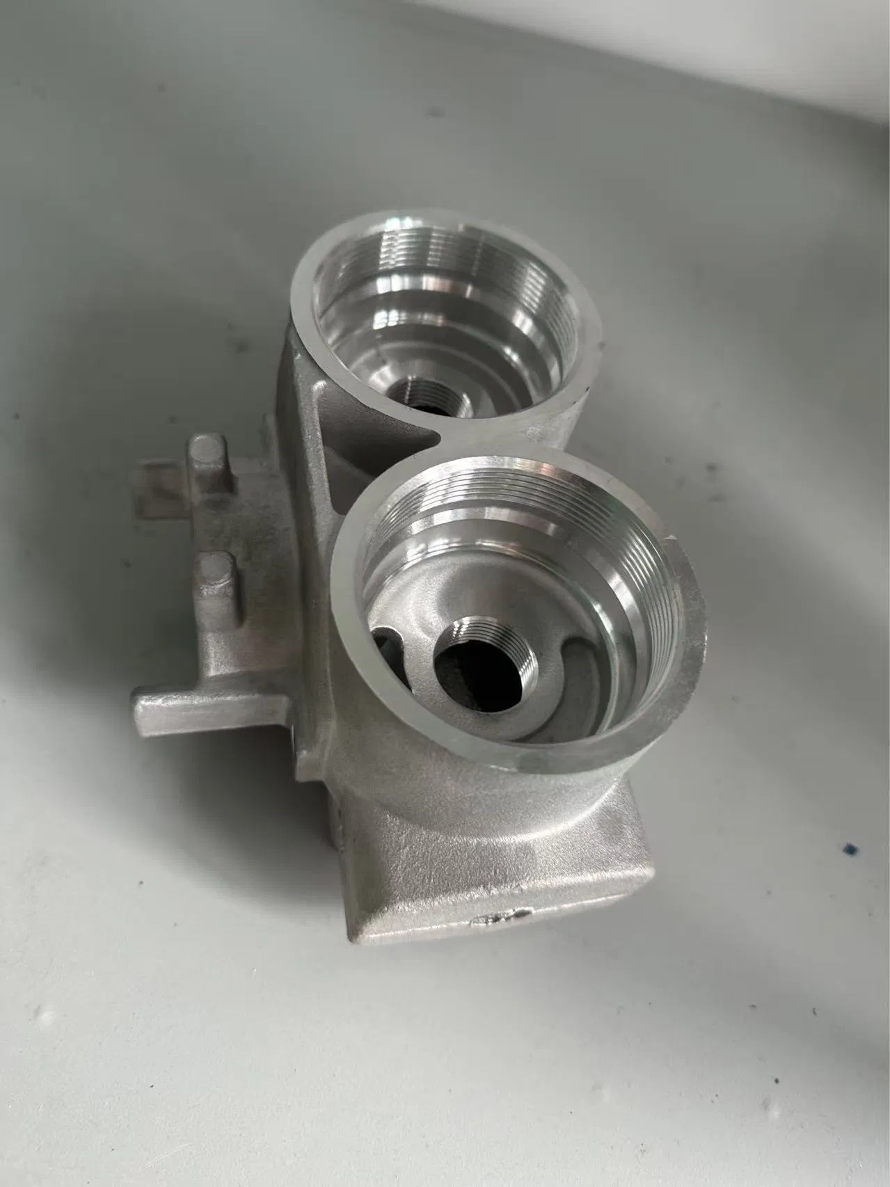 Piezas de fundición de aluminio premium con tecnología de núcleo de arena