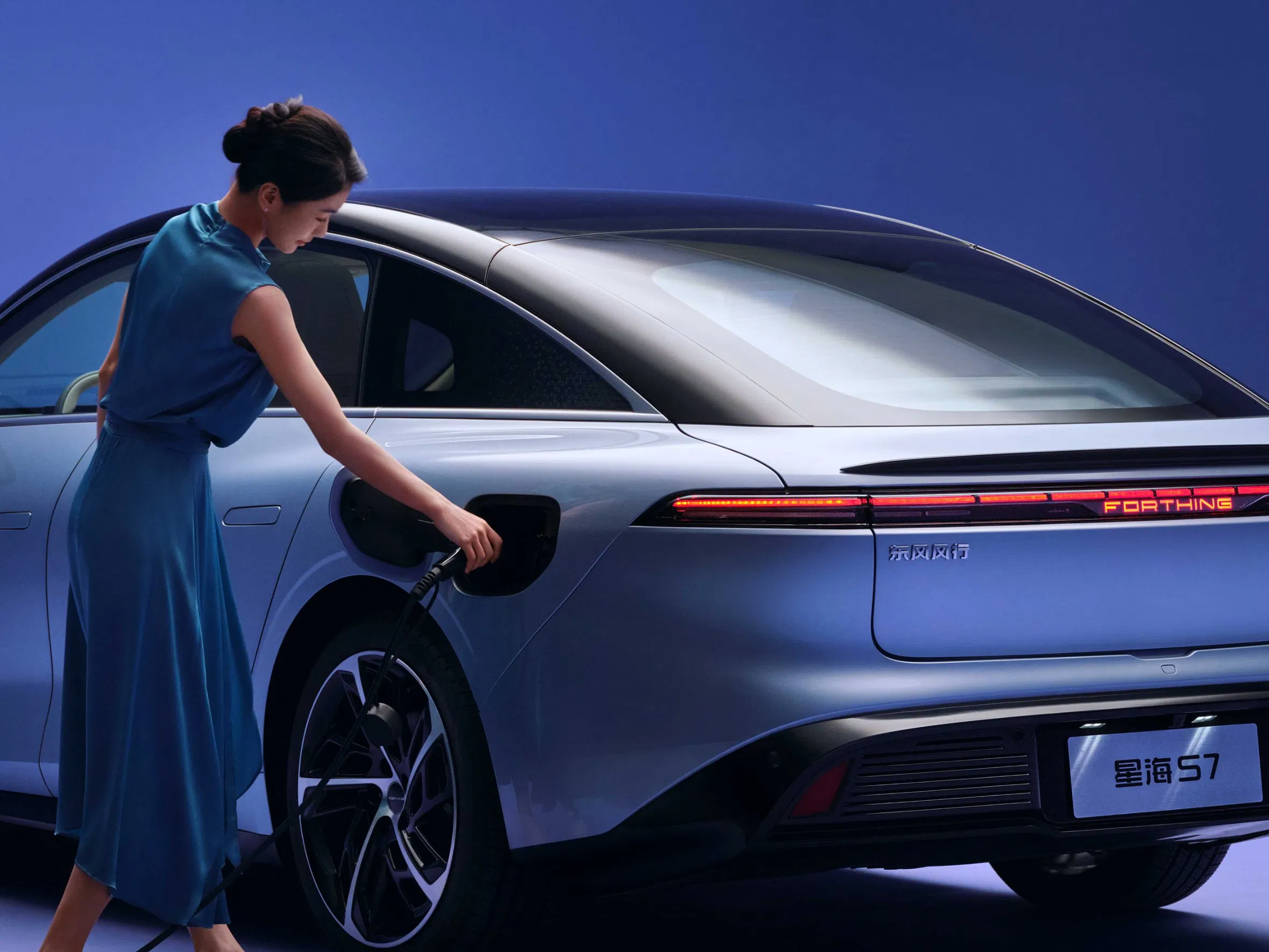 Forthing S7 Vehículo Eléctrico Premium con Sistema de Suspensión Trasera de Doble Brazo