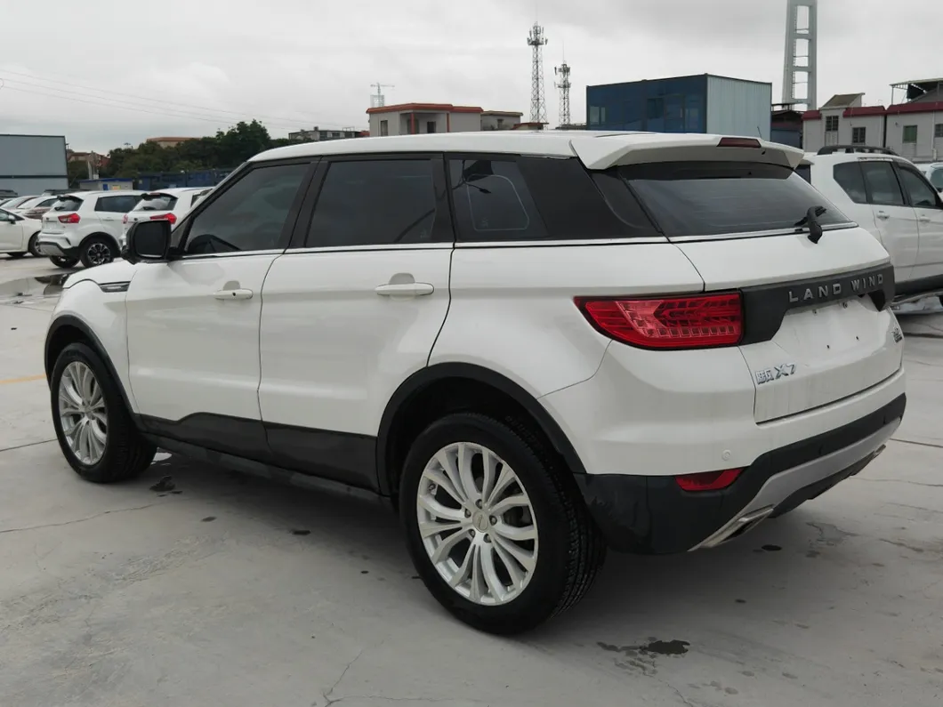 Land Wind X7 Trasera